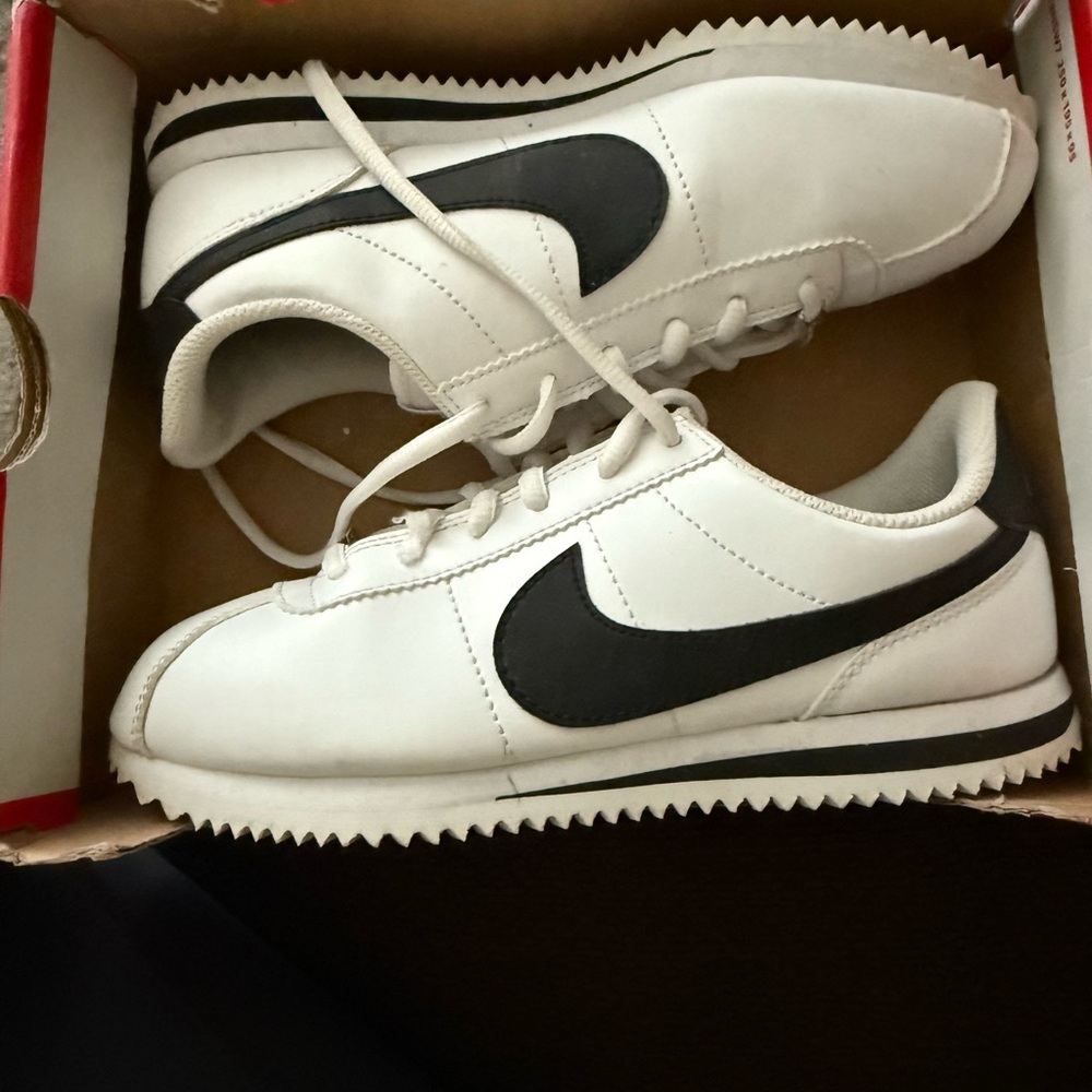 LIKE NEW Nike Cortez